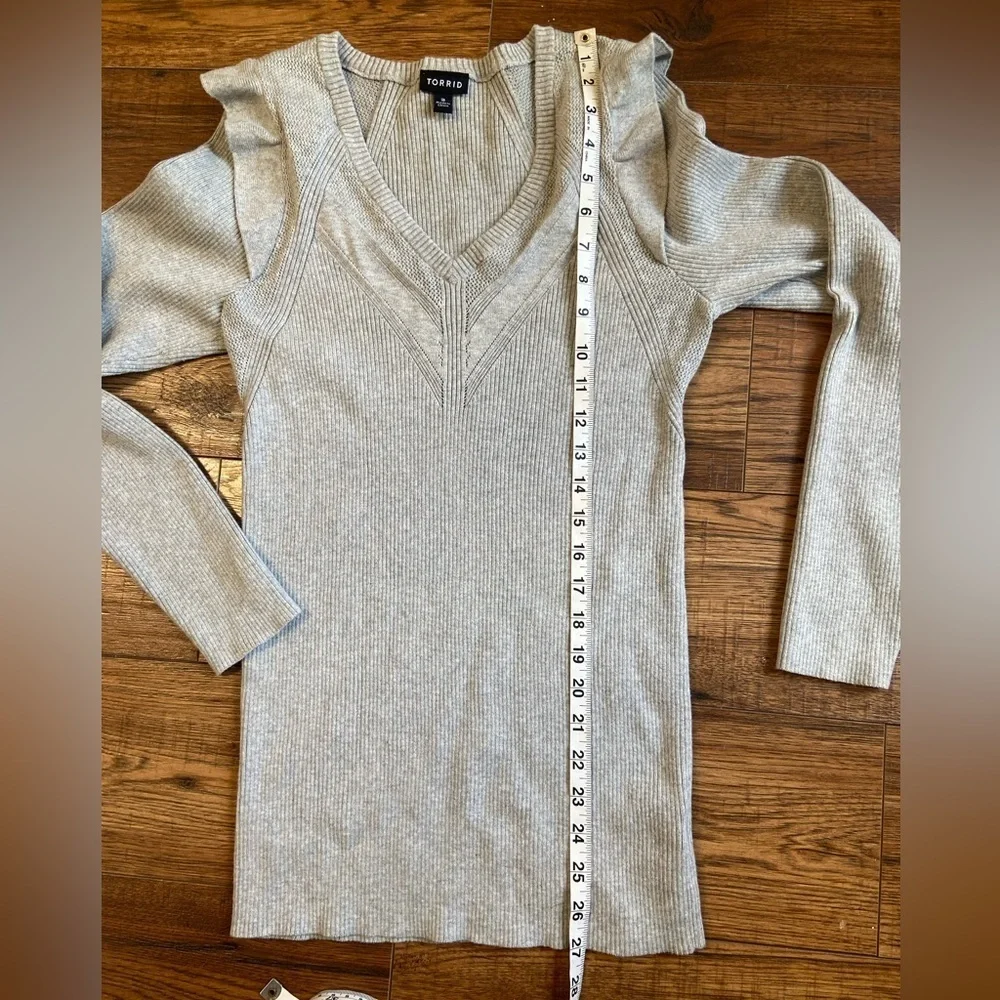 Torrid Long Sleeve V-Neck Ruffle Shoulder Gray Ribbed Sweater Plus Size 2